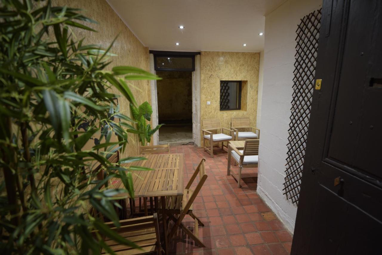 Cosy Appartement Hyper Centre Ville Avec Cour + Patio オセール エクステリア 写真